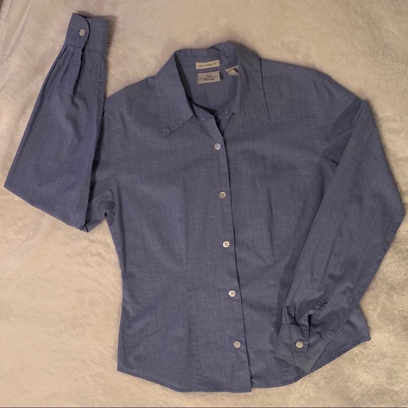 GAP woman’s buttoned down pleated shirt - Picture 2 of 6